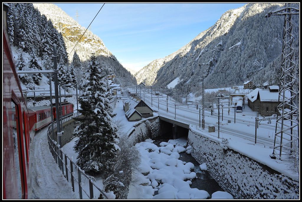 Einfahrt aus Andermatt in Gschenen. (19.12.2012)