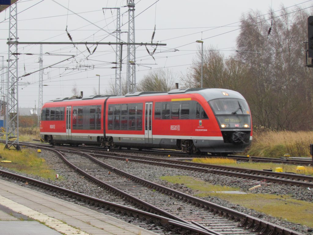 Einfahrt aus Tessin nach Wismar Desiro der DB AG im Bahnhof von Rostock HBF am 27.11.2011