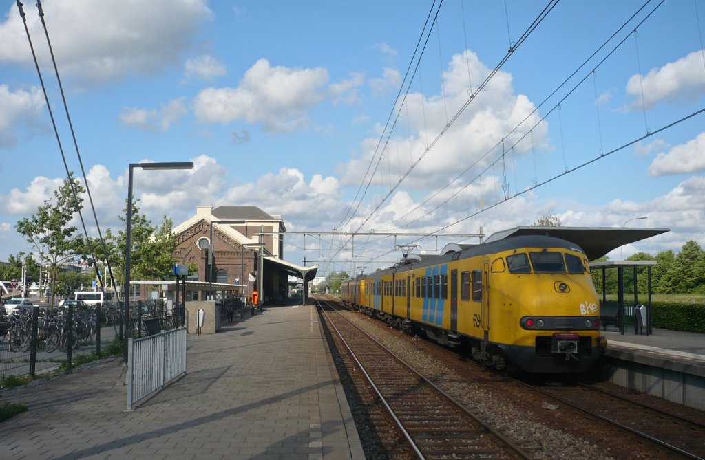 Einfahrt des 12166 aus Vlissingen in Fahrtrichtung Roosendaal, hier am 14/05/2011 im zeelndischen Middelburg - leider ohne automatische Ansage..;)