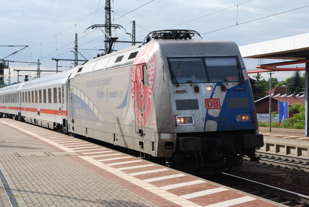 Einfahrt des IC 2253 von Frankfurt(M)Flufhafen nach Leipzig Hbf mit 101 xxx (60 Jahre Bundespolizei) am 10.06.2012 Ankunft 18:07 Uhr mit ca. 5 min. Versptung.