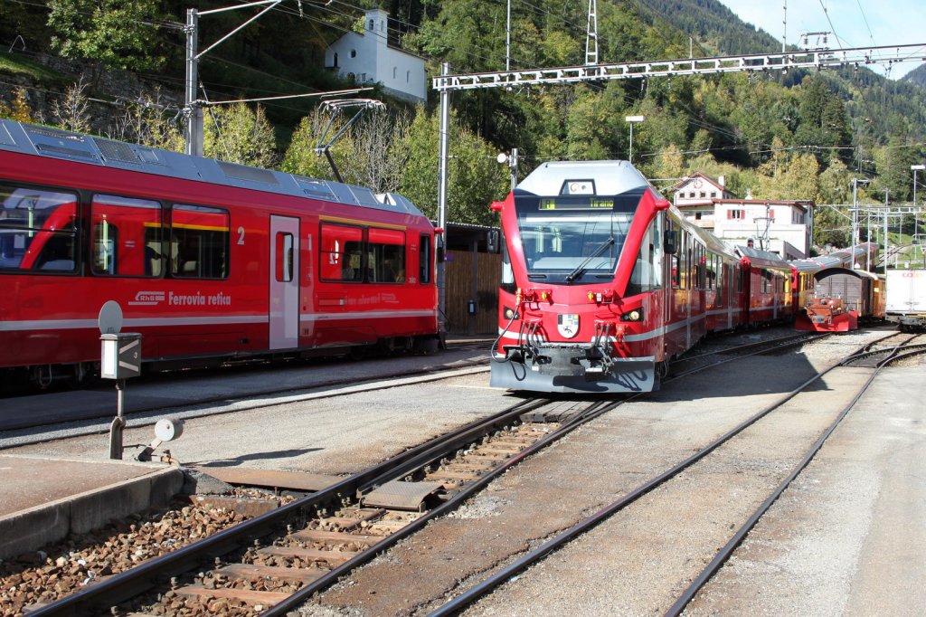 Einfahrt des Regio aus St.Moritz in Poschiavo.Bald gibt es die Welterbestrecke der RhB Albula/Bernina auch bei Google Street View.14.10.11


