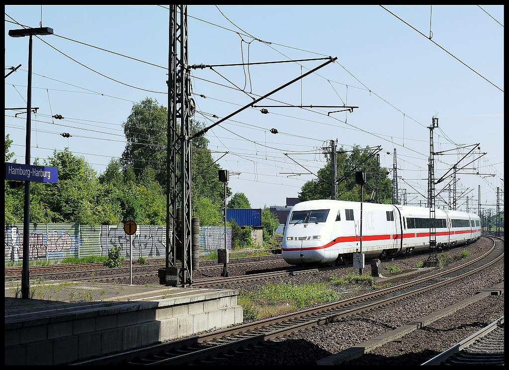 Einfahrt eines ICE aus Richtung Sden in den Bahnhof  Hamburg-Harburg . 9.6.2013