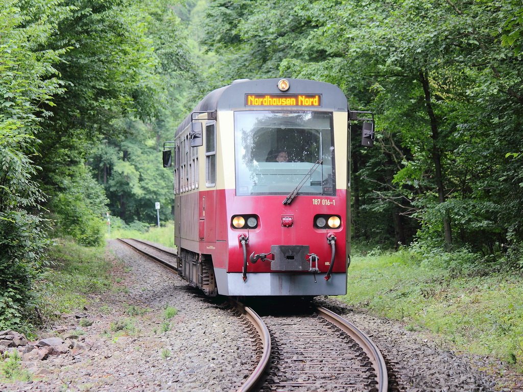 Einfahrt Eisfelder Talmhle 187 016-1 als HSB 8981 zur Weiterfahrt nach Nordhausen Nord am 13. Juli 2013. 