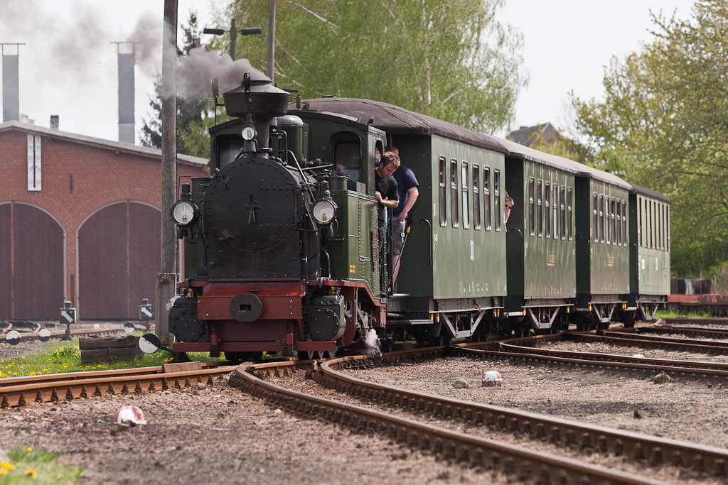 Einfahrt der IK No.54 in den Bahnhof M�geln.
