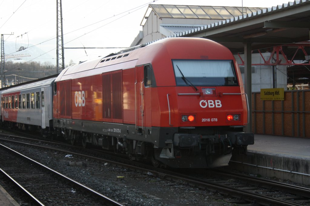 Einfahrt in Salzburg Hbf am 22.03.10: 2016 078-6