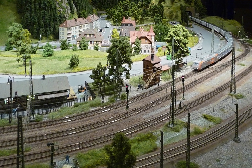 Einfahrtsbereich zum Bahnhof Triberg, Schwarzwald-Modellbahn, 3.10.11