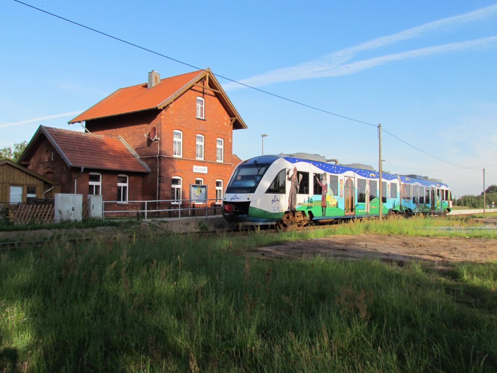 Eingefahren aus Rehna am HP Holdorf VT 702 der OLA Schwerin auf dem Weg nach Parchim am 18.08.2012