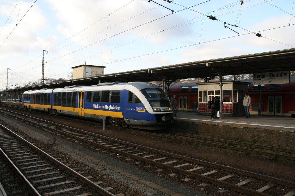 Eingefahrender VT 564 der EX Mrkischen Regiobahn aus Jterbog im Bahnhof von Berlin Wannsee am 10.12.2011
