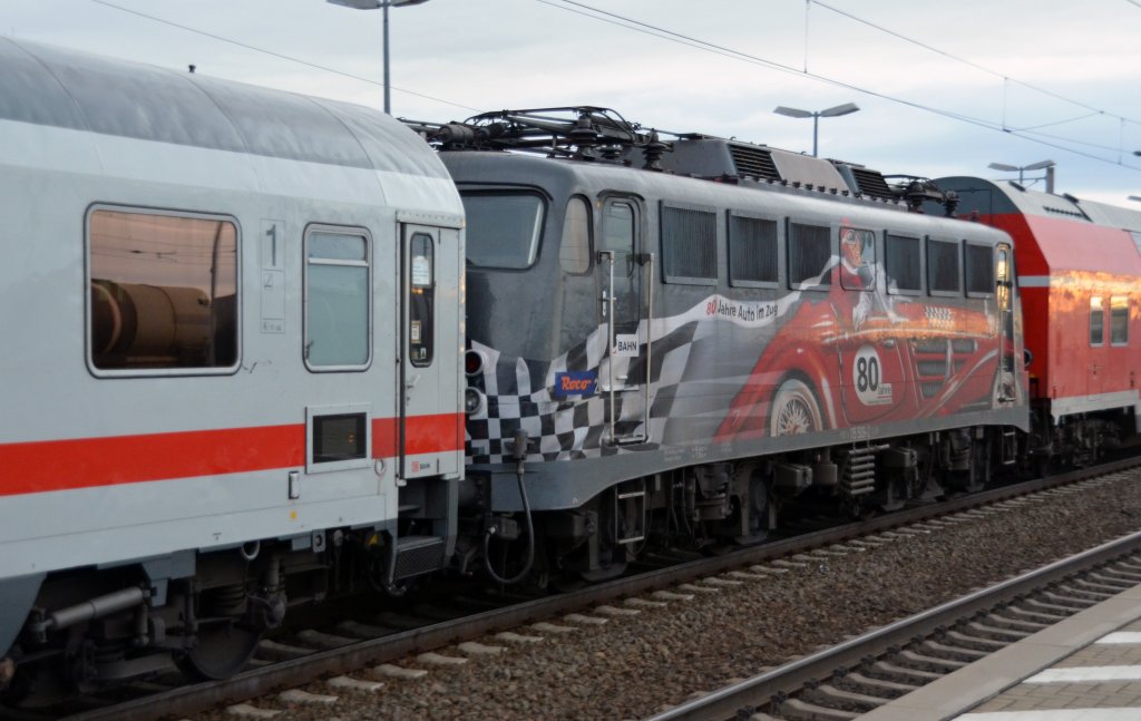 Eingereiht in den PbZ 2466 war am 06.12.11 115 509. Fotografiert bei der Durchfahrt durch Bitterfeld.