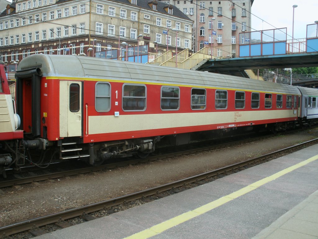 Eingereiht im TLK 83106 Szczecin Glowny-Krakow Plaszow,am 14.Mai 2011,Aou 51 51 19-70 645-2.Aufgenommen in Szczecin Glowny.