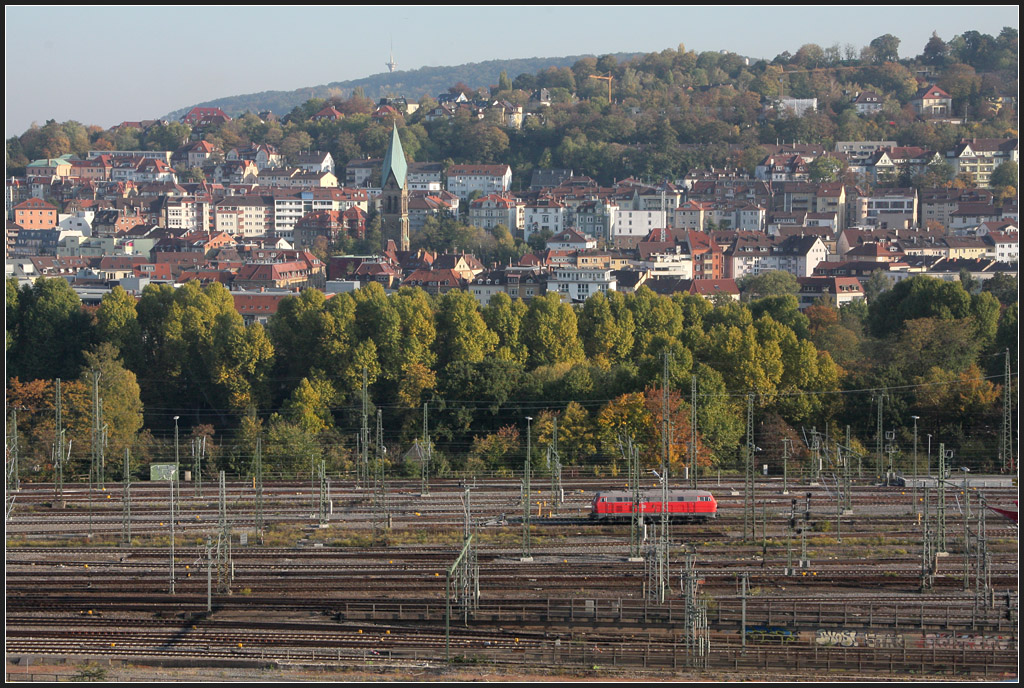 Einsame Diesellok - 

Von der neuen Stadtbibliothek hat man einen neuen Blickwinkel auf das Vorfeld des Stuttgarter Hauptbahnhofes. 

23.10.2011 (M)