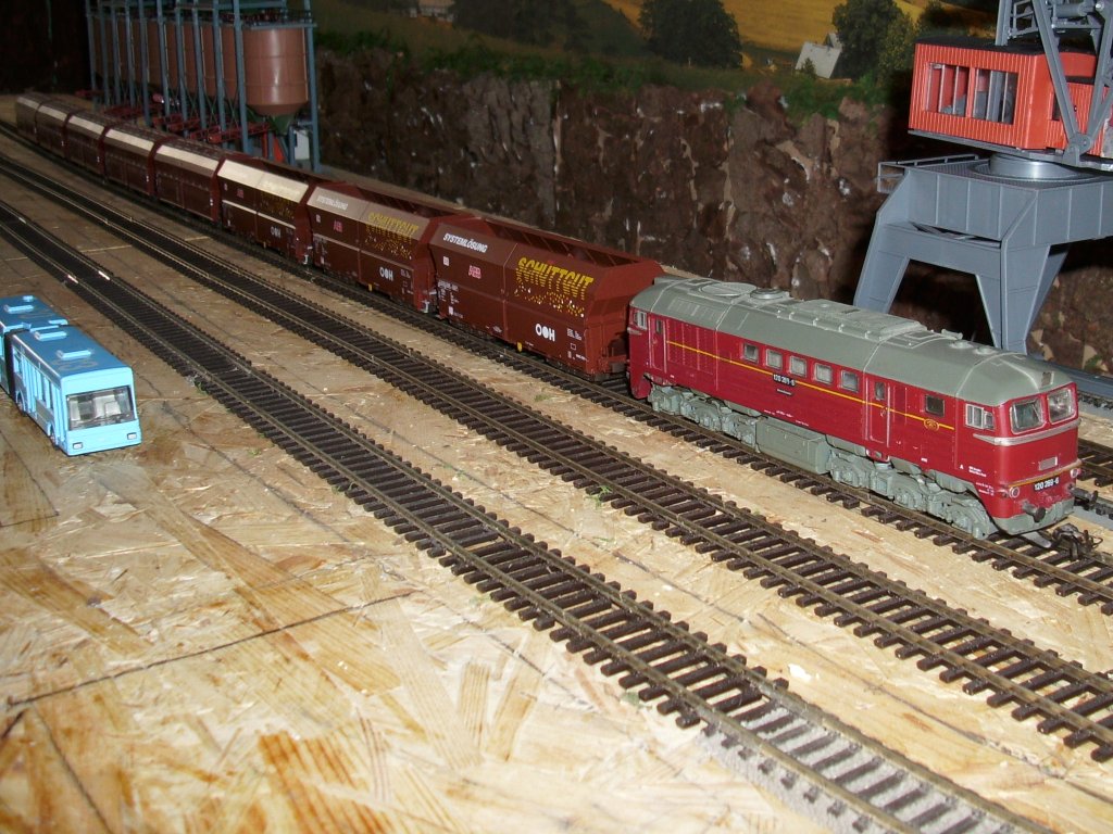 Einst gab es die Taigatrommel schon im Modellbahnsortiment von Piko fr 44,-Ostmark.Modelle die einem selber Interressierten waren selbst in Modellbahnlden schwer zubekommen.Auch in meinen damaligen Modellbahnladen hatte ich nie das Glck eine Taigatrommel zubekommen.Schlielich bekam ich doch noch eine Lok im An-und Verkauf dort hatte ich mehr Glck gehabt.Trotz ihres Alters fhrt die Lok auch Heute immer noch zuverlssig auf meinen Anlagen,so auch auf neuen Anlage.