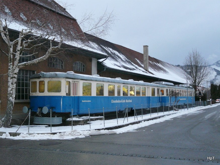 Eisenbahn-Klup Balsthal - Ausrangierter Triebwagen ex OeBB BDe 2/8 203 (ex GBS ABDe 2/8 704 ) abgestellt Hinter der OeBB Werksttte in Balsthal als Kluplokal des Eisenbahnverein .. Foto vom 30.01.2010
