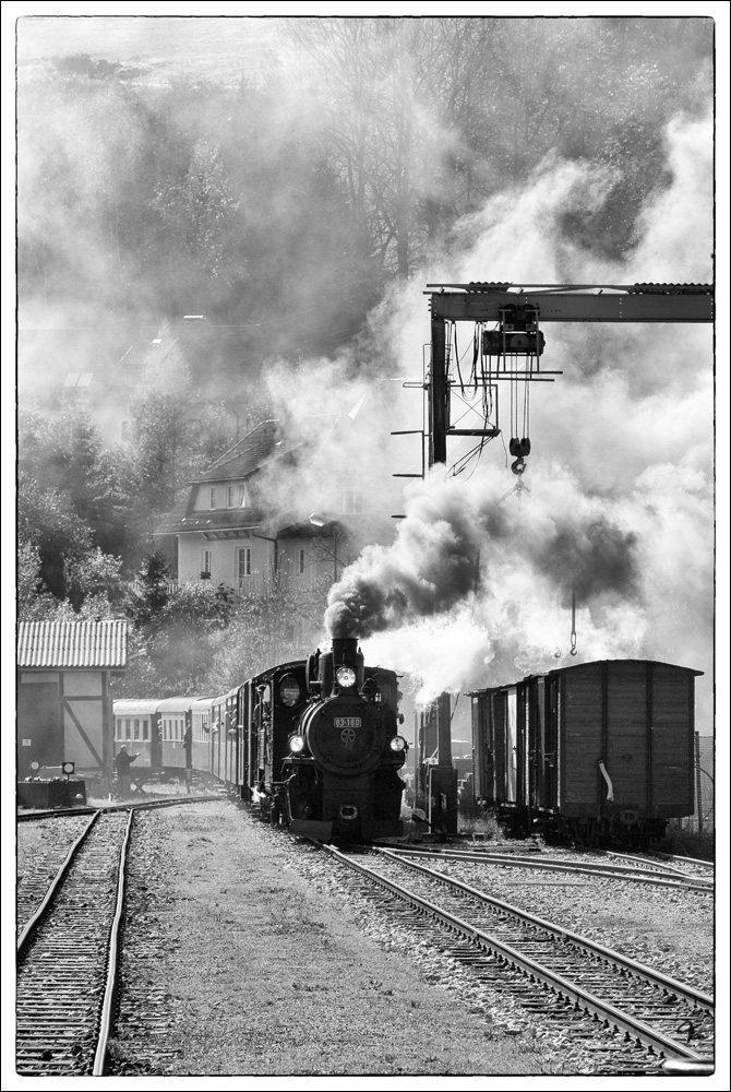 Eisenbahnfest im Feistritztal – 100 Jahre Feistritztalbahn 1911-2011. Aus diesem Anlass fuhr am 15.10.2011 diese wunderbare Doppeltraktion, mit den beiden Dampfloks 83-180 und ZB 2 (Zillertalbahn) von Weiz nach Birkfeld. 
Birkfeld