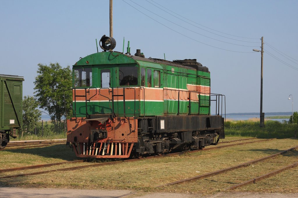 Eisenbahnmuseum Haapsalu am 11.6.2011
Diese ausgestellte Diesellok stammt aus ungarischer Produktion
und trgt die Bezeichnung VME 1-116, Baujahr 1961.
Hier die Rckseite der Maschine.