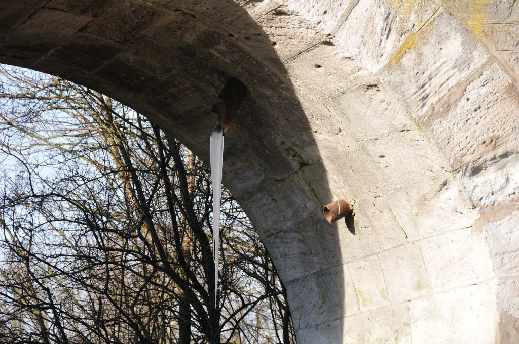Eiszapfen an der Bahnunterfhrung kurz vor dem Bahnhof Neustadt a.d. Aisch.