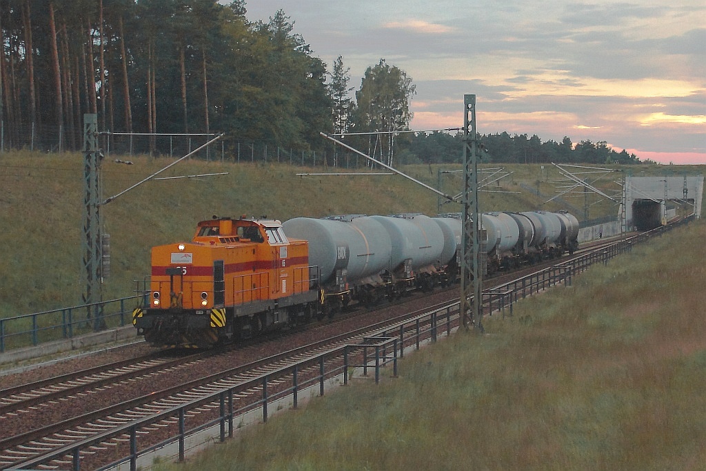 EKO Trans 65 auf dem Weg nach Stendell am Abend des 20.09.2010 an der Kanalunterfhrung Eberswalde