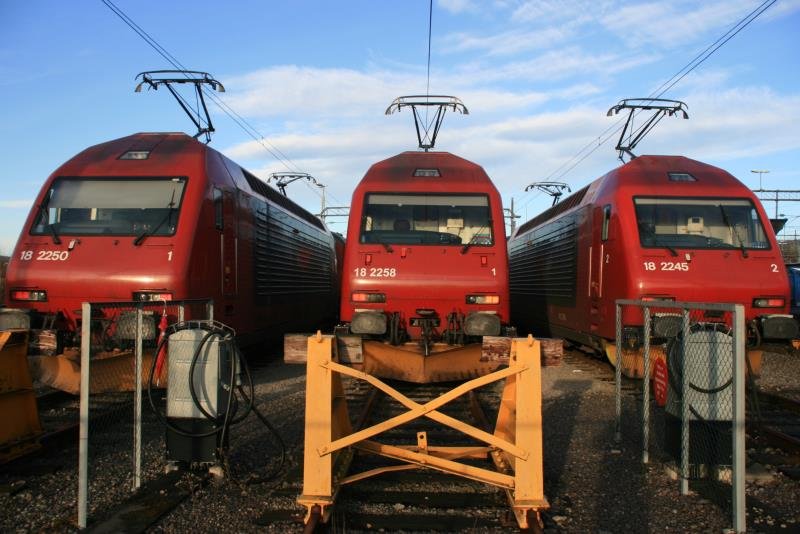 El 18 Parade in Skien. Von links: El 18.2250, El 18.2258 und El 18.2245; 21.11.2009