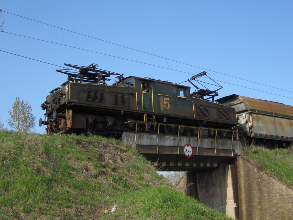 EL2-5 von der KWB ADAMW S.A. unterwegs zum Kraftwerk.
