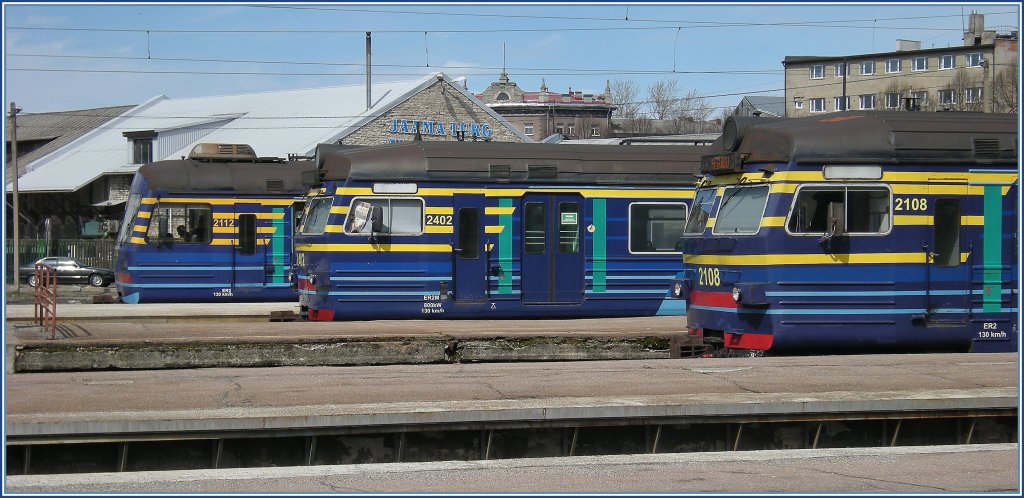 Elektriraudtee Triebzge 2112, 242 und 2108 in Tallinn.
6. Mai 2012