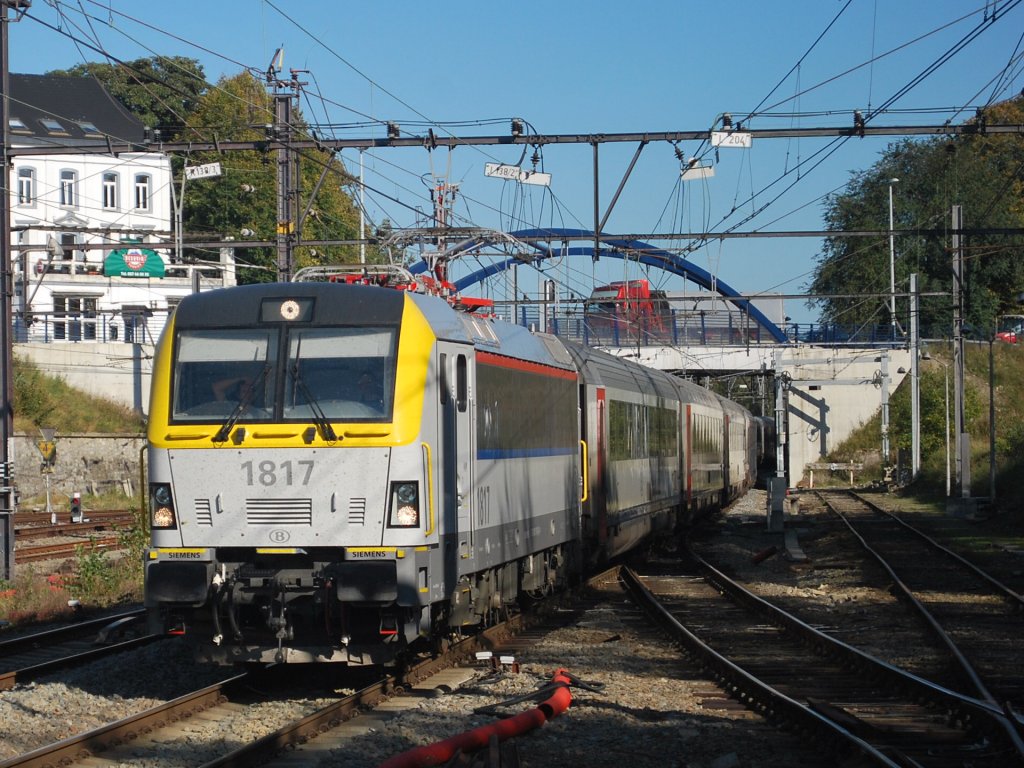 Elektrolok 1817 (EuroSprinter) zieht den IC-A Eupen-Oostende in den Bhf Welkenraedt (30.09.11)