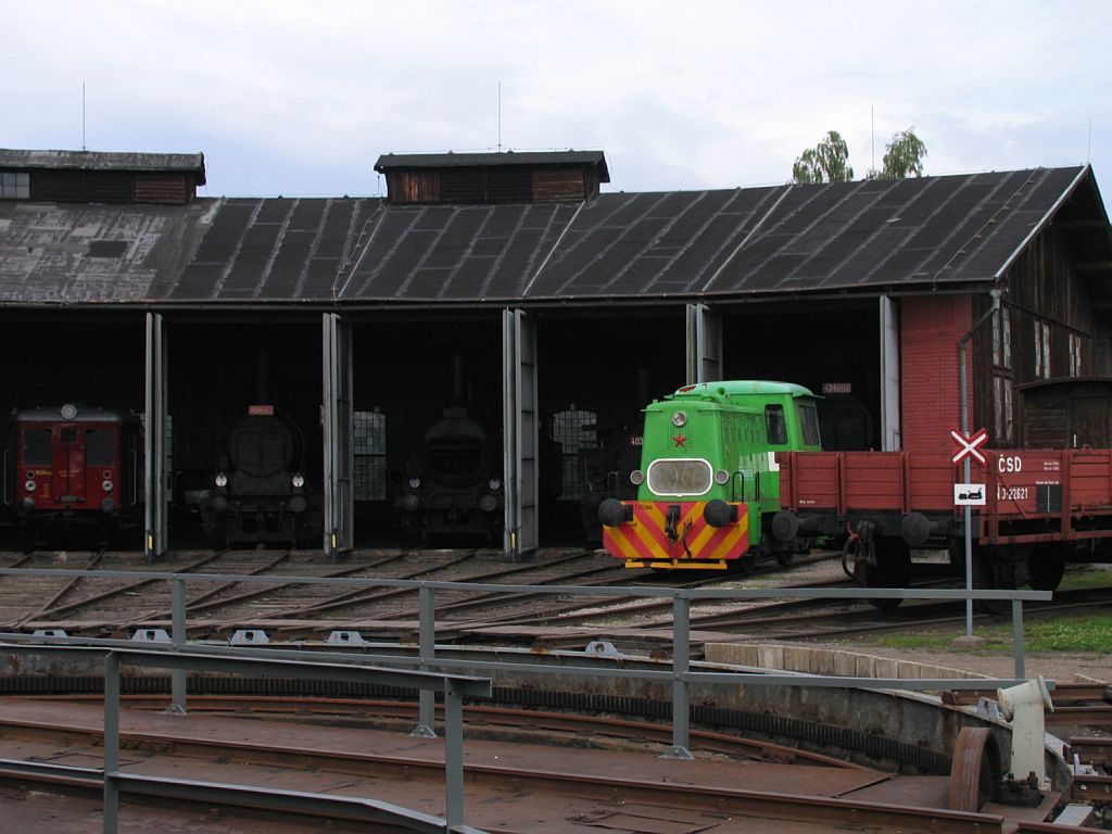 elezničn muzeum Vtopna Jaroměř am 12-8-2011. Von links nach rechts: ČSD M131.1441 (Baujahr: 1949), ČSD 404.003  (Baujahr: 1901), ČSD 414.404 (Baujahr: 1894), ČSD 403.303 (Baujahr: 1880) und ČSD T211.2009 (Baujahr: 1962).