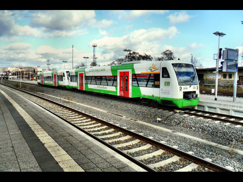 ELSTER SAALE BAHN in Gera Hbf.

Am 02.11.12 kamen das VT Doppel 303/318 als EB 37489 Weimar-Gera Hbf in Gera Hbf an.
(02.11.2012)