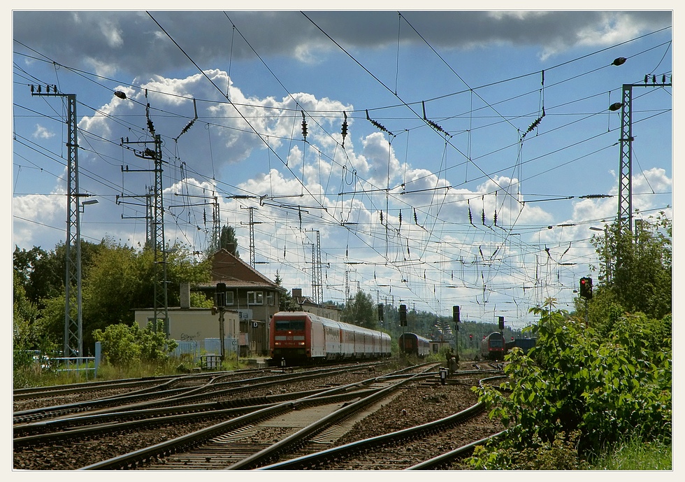 Elsterwerda mit EC 370 und EC 177, die beide um 13.56 Uhr abfahren sollen. Aufnahme 06.09.2010