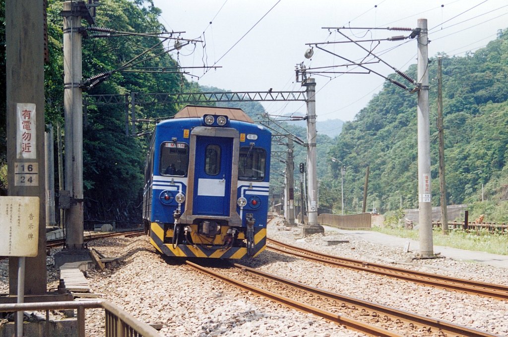EM514 am 21.Mai 2005 kurz vor der Sandiaoling Station.