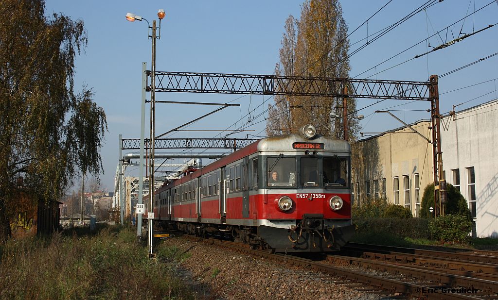 EM57 1358 am 05.11.2011 nahe Szczecin Port Centraly.