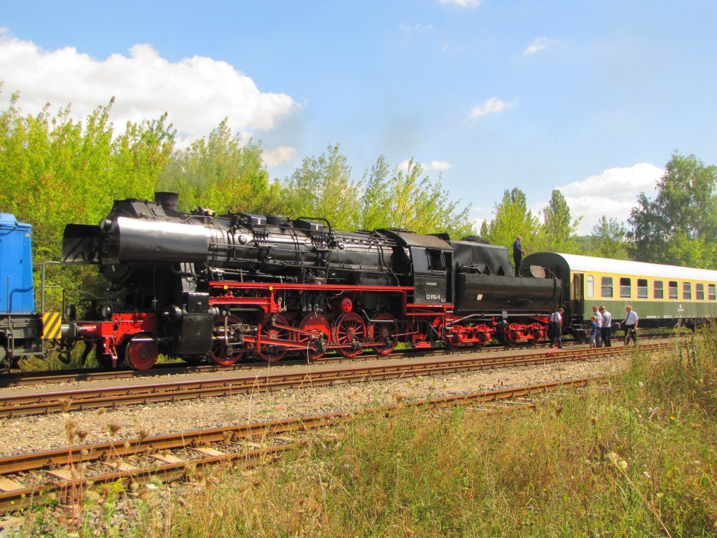 EMBB 52 8154-8 mit dem DLr 80578 aus Freyburg (Unstrut) am 08.09.2012 im alten Bf  Karsdorf. Der Sonderzug brachte Touristen aus Leipzig zum grten Weinfest Mitteldeutschlands nach Freyburg und fuhr leer zur Abestellung nach Karsdorf.