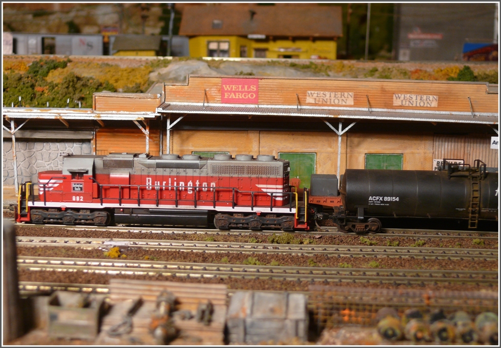 EMD SD 40 882 Burlington in Mojave. Produkt: Kato. (01.12.2010)