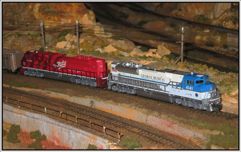 EMD SD 70 MAC ACe 4141  Union Pacific  and 1988  The Katy  (09.02.2013)