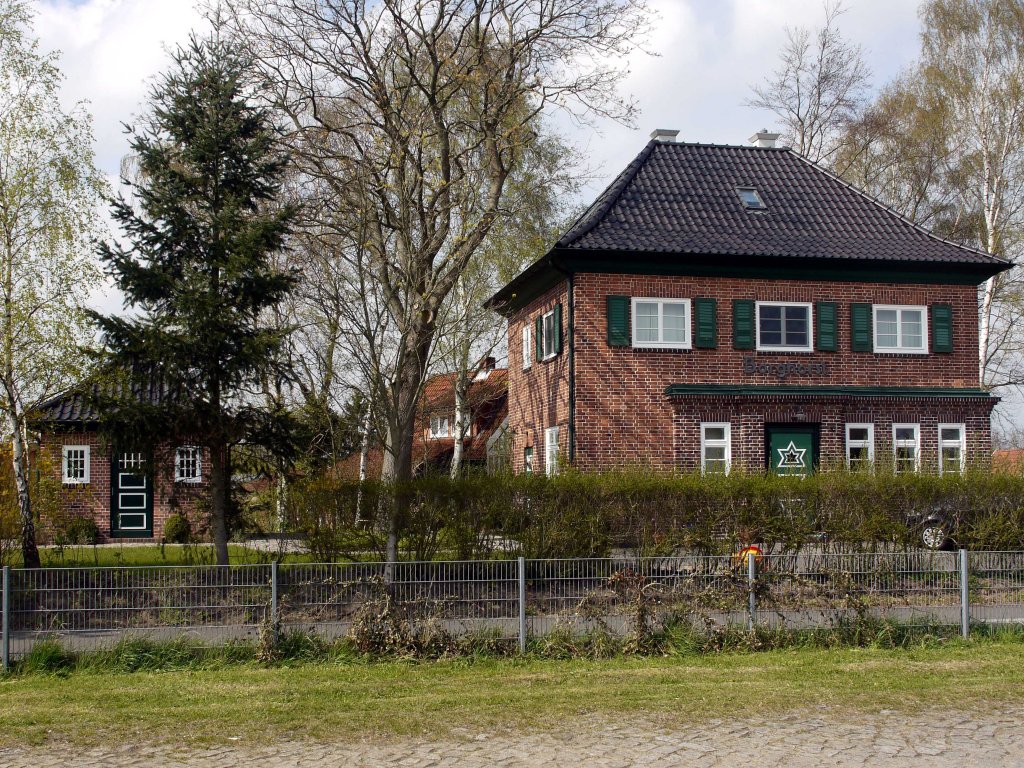 Empfangsgebude Bahnhof Borghorst der ehemaligen Hamburger Marschbahn; 22.04.2012
