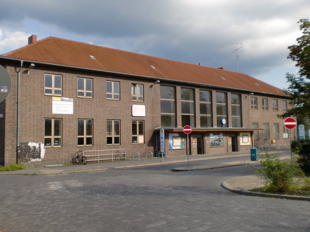 Empfangsgebude Bahnhof Wolfen, Straenseite, 05.09.10