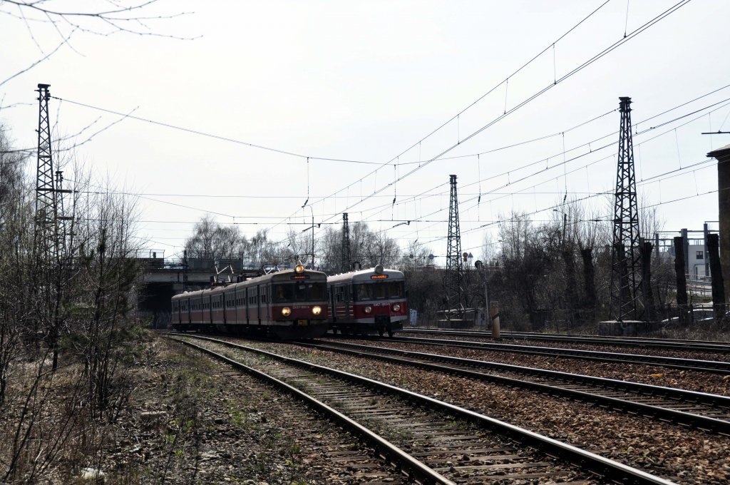 EN57 1401 und EN57 1003 bei Katowice-Ligota (10.04.2012)