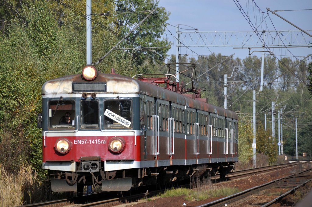 EN57 1415 bei Katowice-Piotrowice mit einer RB nach Tychy-Lodowisko (12.10.2012).