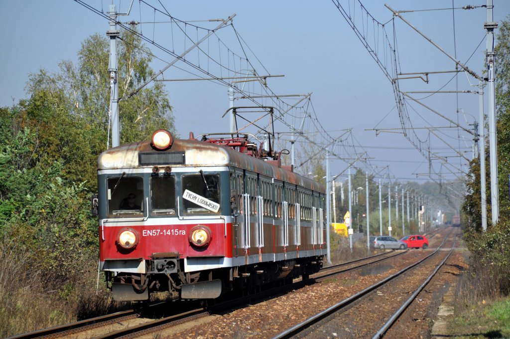 EN57 1415 bei Katowice-Podlesie mit einer RB nach Tychy-Lodowisko (12.10.2012).