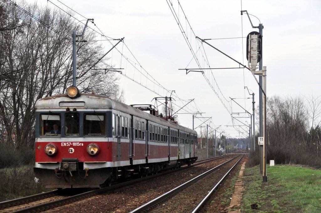 EN57 1815 bei Katowice Podlesie (11.04.2012)