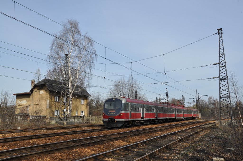 EN57 2043 bei Katowice-Ligota (10.04.2012)