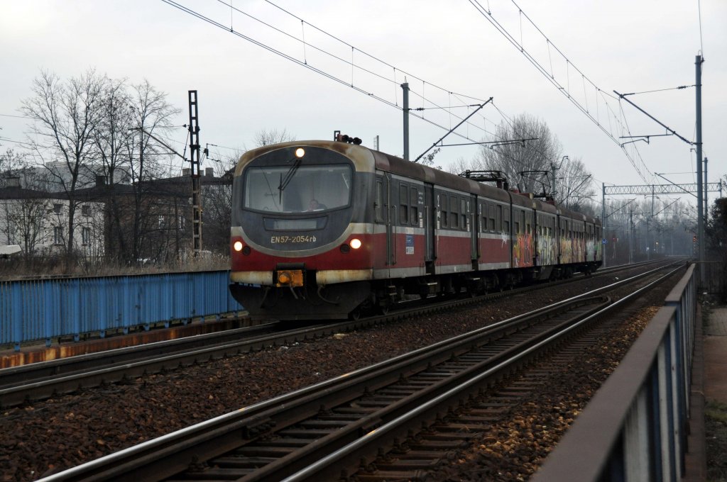 EN57 2054 in Katowice-Piotrowice (29.12.2011)