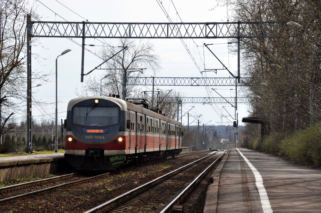 EN57 2068 aus Tychy nach Sosnowiec in Katowice Podlesie (11.04.2012).