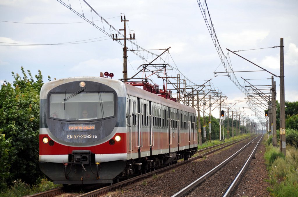 EN57 2069 in Strzebielewo Pyrzyckie (09.08.12)