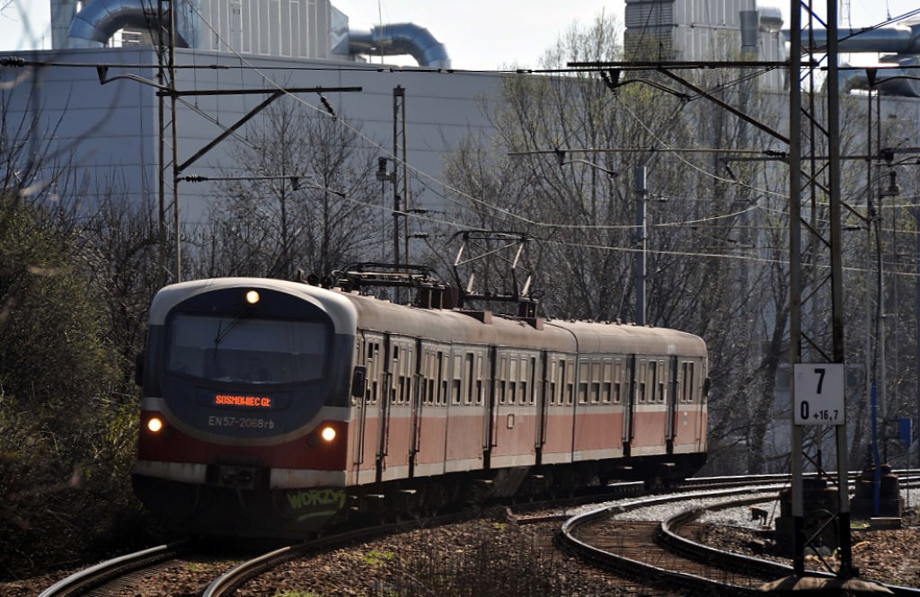 EN57 6068 bei Katowice-Ligota (10.04.2012).