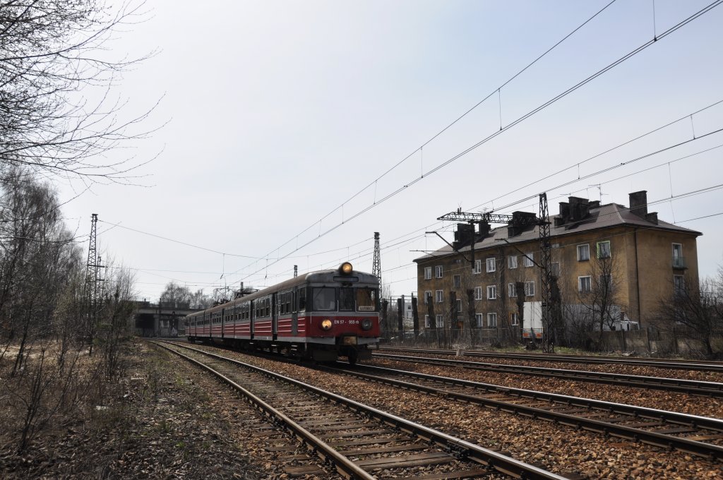 EN57 955 bei Katowice-Ligota (10.04.2012)