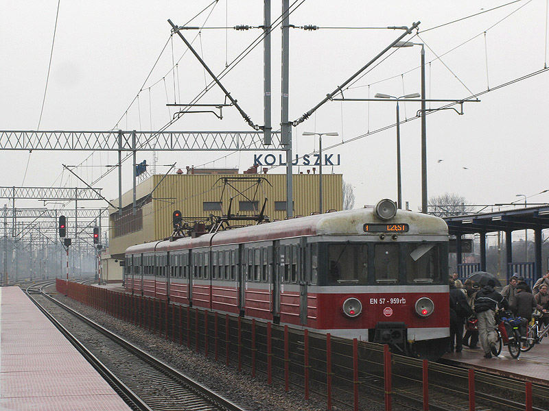 EN57-959 als Regio-1423 (Ł�dź Fabryczna - Częstochowa Osobowa) in Koluszki am 2.04.2010