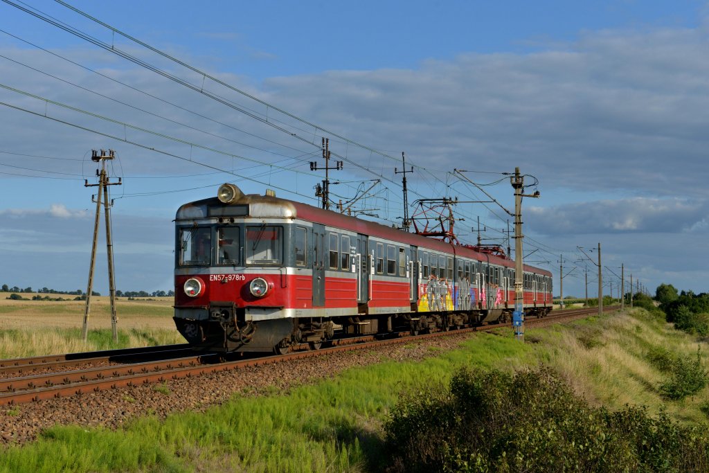EN57-978rb nach Rzepin am 21.07.2012 unterwegs bei Radw.