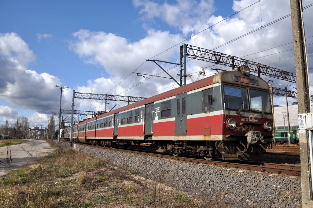 EN57 in Szczecin Port Centralny (31.03.2012)