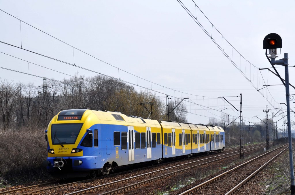 EN75 004 mit einer Regionalbahn bei Katowice-Załęże aus Richtung Katowice (14.04.2012)
