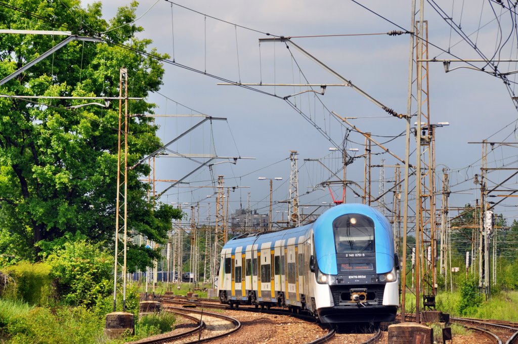 EN76 003 mit einer RB nach Tychy Lodowisko bei der Durchfahrt durch Katowice Ligota (29.05.2013)